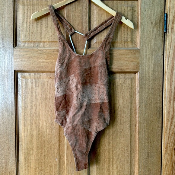 Tigerlily
Suede One Piece Natural - Picture 6 of 9